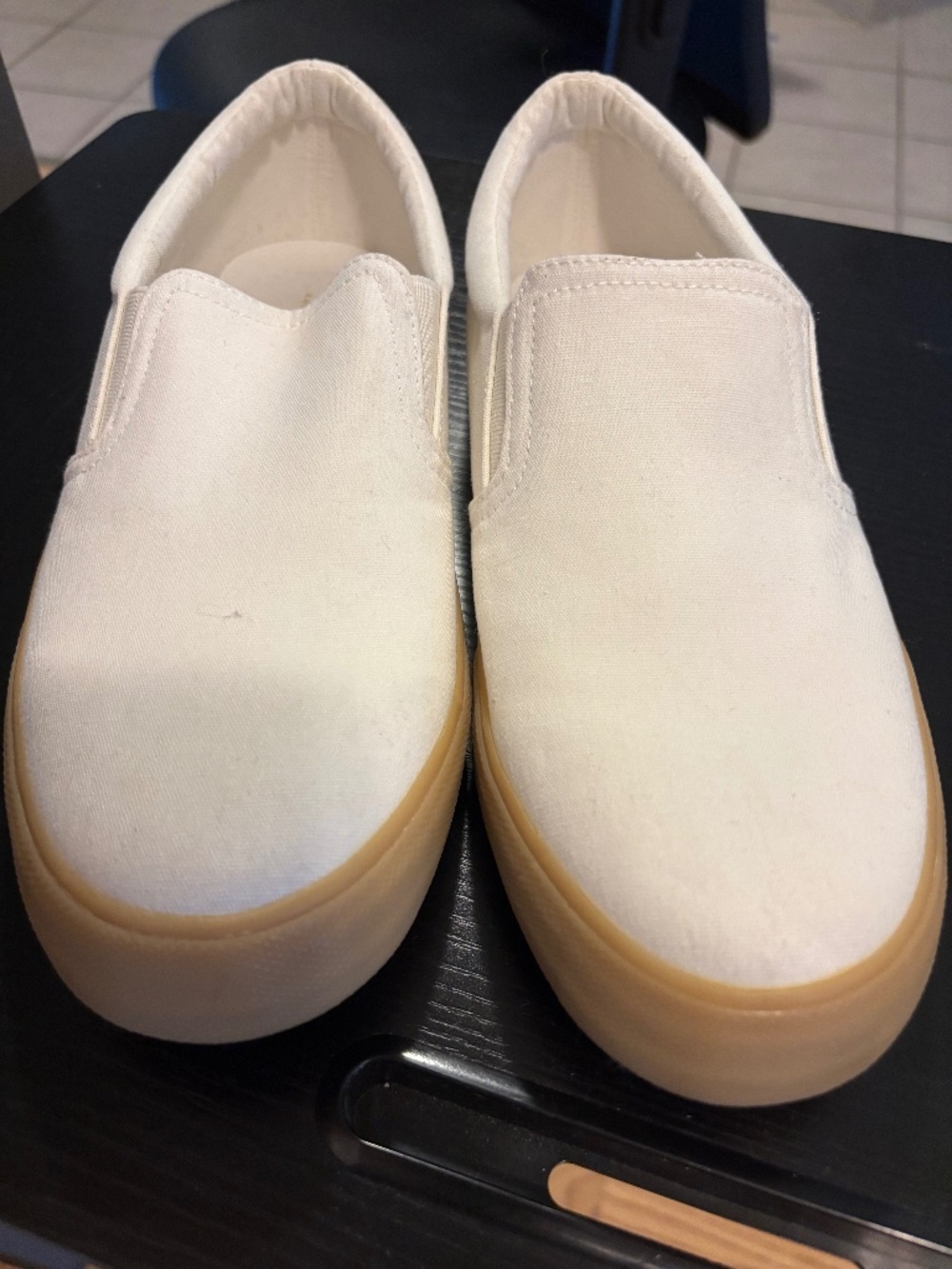 American Eagle Women's Size 10 White Canvas Slip-On Sneakers